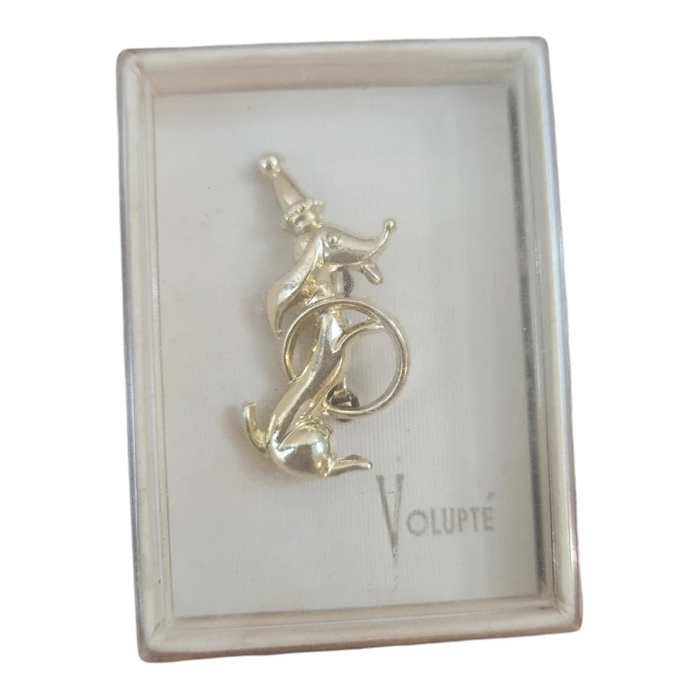 Volupte Circus Dog 1960's vintage gold tone pin 2in.‎ brooch with box